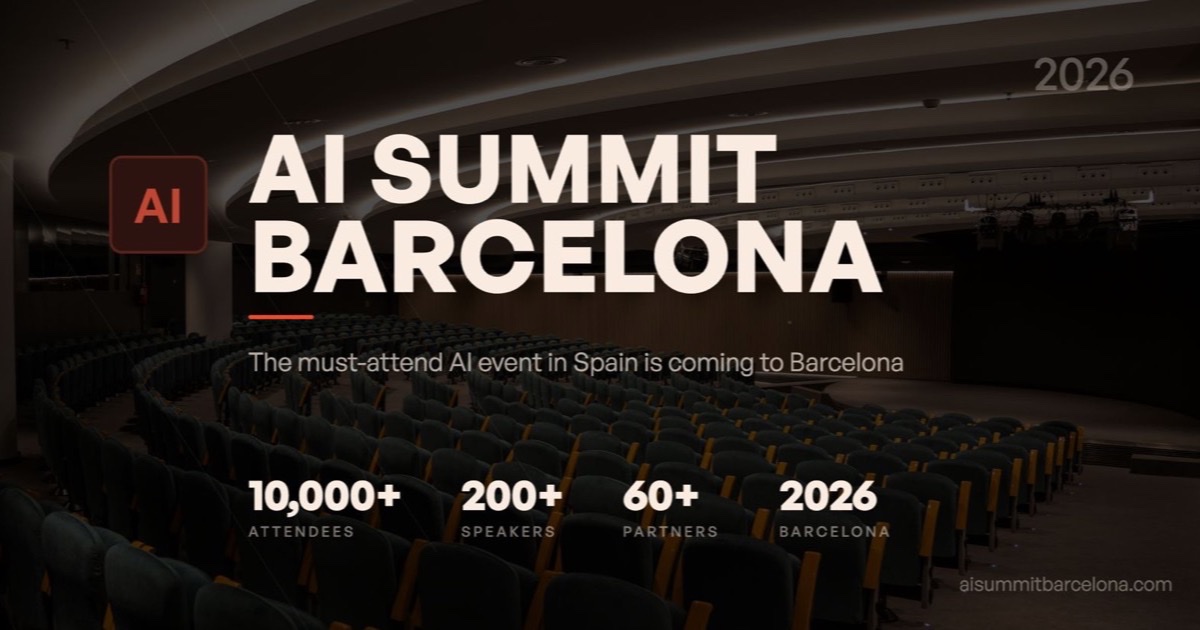 Photographie sombre d'un auditorium vide vu depuis la scene : au premier plan des rangees courbes de fauteuils, a l'arriere-plan un plafond ondule et des projecteurs ; en superposition le titre « AI SUMMIT BARCELONA » en grandes capitales blanches, un carre rouge portant le sigle AI, et une ligne de chiffres cles — 10 000+ participants, 200+ intervenants, 60+ partenaires